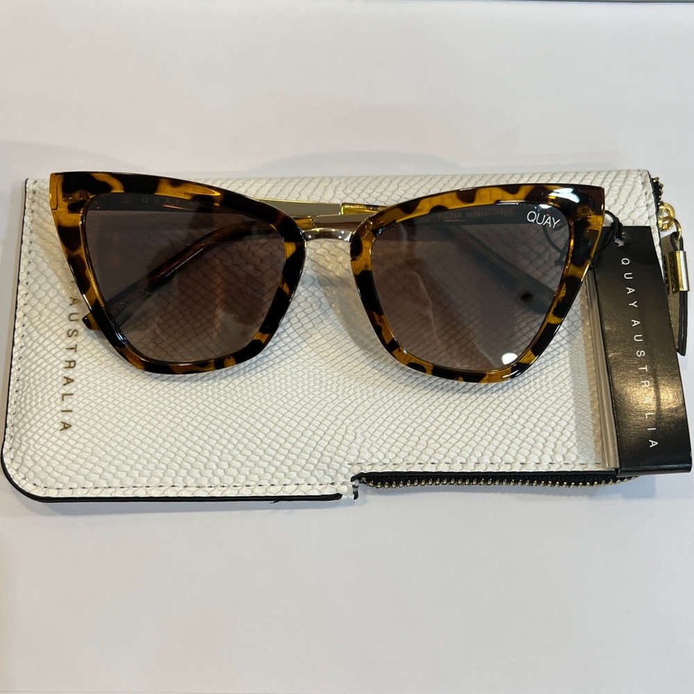 Quay Reina Mini Sunglasses In Tort